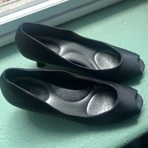 Abella Women’s Sahara Pump, full black